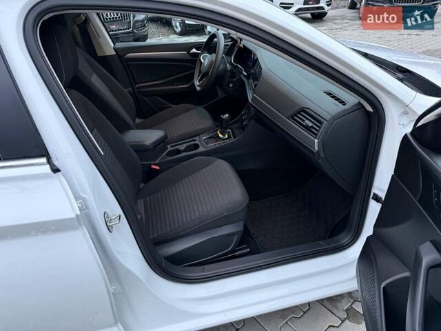 Білий Фольксваген Джетта, об'ємом двигуна 1.5 л та пробігом 110 тис. км за 19999 $, фото 30 на Automoto.ua