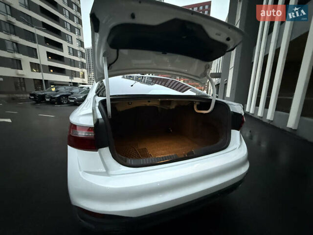 Білий Фольксваген Джетта, об'ємом двигуна 1.98 л та пробігом 104 тис. км за 23000 $, фото 13 на Automoto.ua