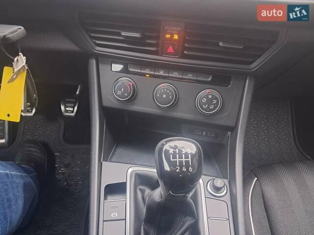 Белый Фольксваген Джетта, объемом двигателя 1.5 л и пробегом 92 тыс. км за 15950 $, фото 1 на Automoto.ua