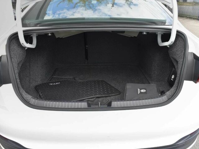 Белый Фольксваген Джетта, объемом двигателя 1.5 л и пробегом 17 тыс. км за 7000 $, фото 6 на Automoto.ua