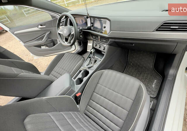 Белый Фольксваген Джетта, объемом двигателя 1.5 л и пробегом 12 тыс. км за 21999 $, фото 2 на Automoto.ua