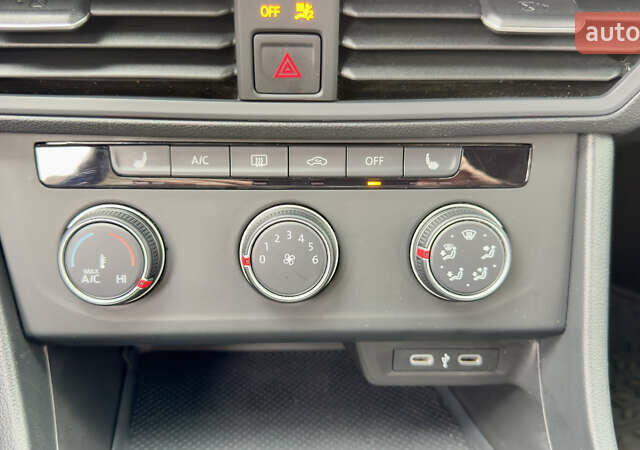 Белый Фольксваген Джетта, объемом двигателя 1.5 л и пробегом 12 тыс. км за 21999 $, фото 11 на Automoto.ua