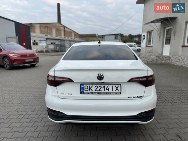 Фольксваген Джетта 2024 в Луцке на Automoto.ua Белый Фольксваген Джетта, объемом двигателя 1.5 л и пробегом 2 тыс. км за 19900 $, фото 5 на Automoto.ua