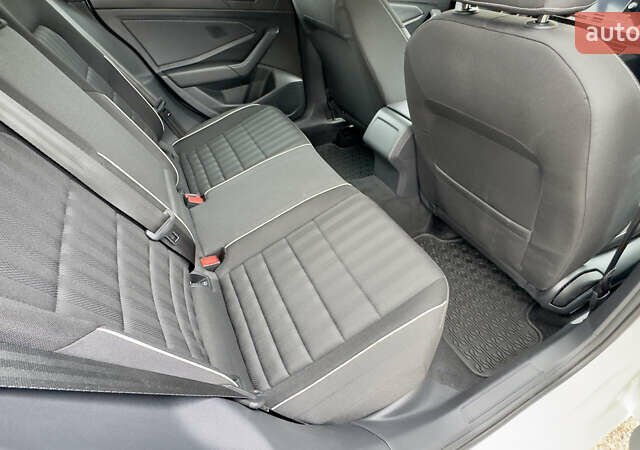 Белый Фольксваген Джетта, объемом двигателя 1.5 л и пробегом 12 тыс. км за 21999 $, фото 7 на Automoto.ua