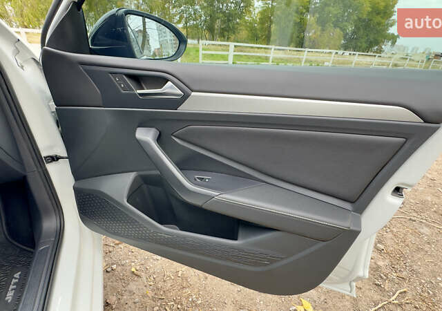 Белый Фольксваген Джетта, объемом двигателя 1.5 л и пробегом 12 тыс. км за 21999 $, фото 3 на Automoto.ua