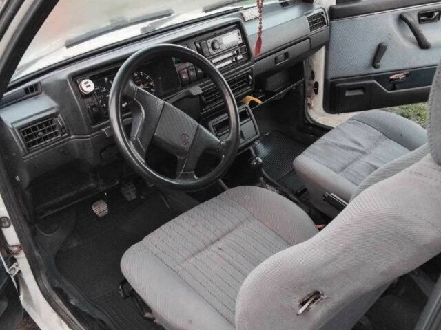 Белый Фольксваген Джетта, объемом двигателя 1.6 л и пробегом 332 тыс. км за 2750 $, фото 4 на Automoto.ua