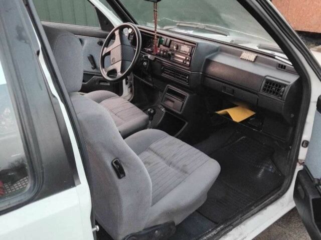 Белый Фольксваген Джетта, объемом двигателя 1.6 л и пробегом 332 тыс. км за 2750 $, фото 5 на Automoto.ua