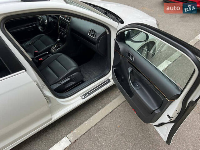 Білий Фольксваген Джетта, об'ємом двигуна 2 л та пробігом 243 тис. км за 7500 $, фото 6 на Automoto.ua