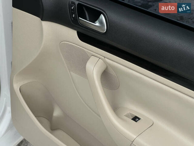 Білий Фольксваген Джетта, об'ємом двигуна 1.98 л та пробігом 257 тис. км за 7700 $, фото 48 на Automoto.ua