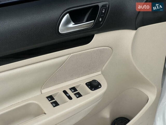 Білий Фольксваген Джетта, об'ємом двигуна 1.98 л та пробігом 257 тис. км за 7700 $, фото 26 на Automoto.ua