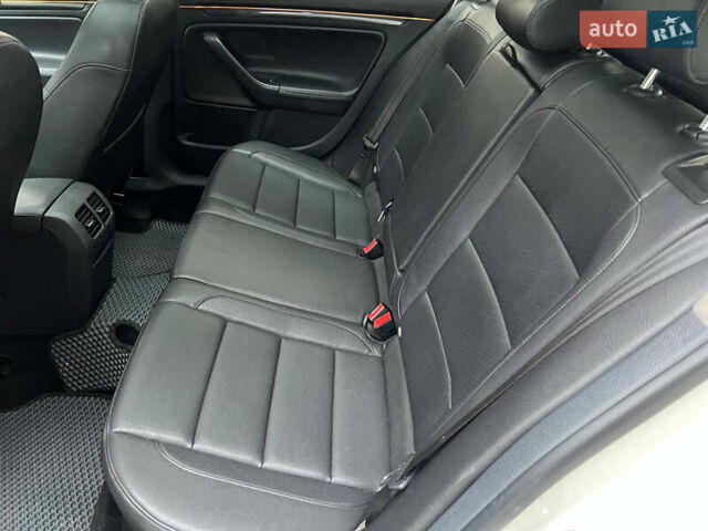 Білий Фольксваген Джетта, об'ємом двигуна 2 л та пробігом 243 тис. км за 7500 $, фото 16 на Automoto.ua