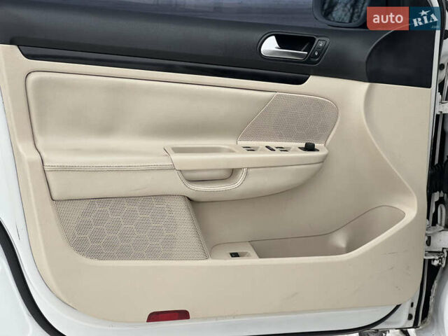 Білий Фольксваген Джетта, об'ємом двигуна 1.98 л та пробігом 257 тис. км за 7700 $, фото 25 на Automoto.ua