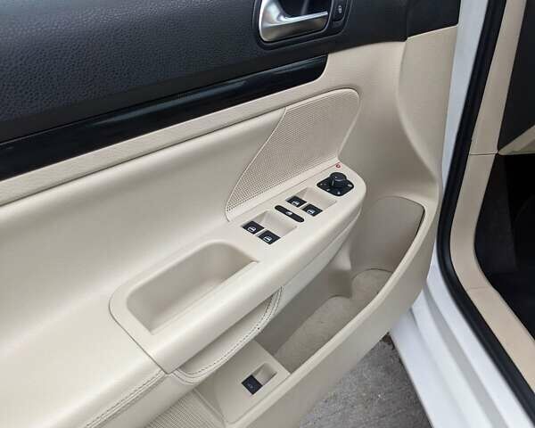 Белый Фольксваген Джетта, объемом двигателя 2.5 л и пробегом 268 тыс. км за 8500 $, фото 11 на Automoto.ua