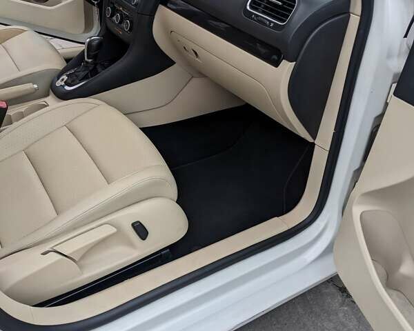 Белый Фольксваген Джетта, объемом двигателя 2.5 л и пробегом 268 тыс. км за 8500 $, фото 18 на Automoto.ua