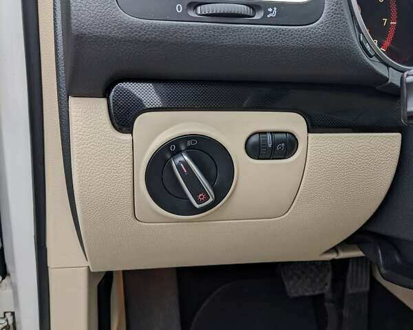 Белый Фольксваген Джетта, объемом двигателя 2.5 л и пробегом 268 тыс. км за 8500 $, фото 13 на Automoto.ua