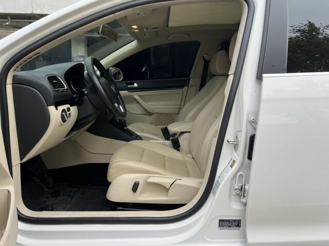 Фольксваген Джетта 2012 в Киеве на Automoto.ua Белый Фольксваген Джетта, объемом двигателя 2 л и пробегом 278 тыс. км за 8500 $, фото 10 на Automoto.ua