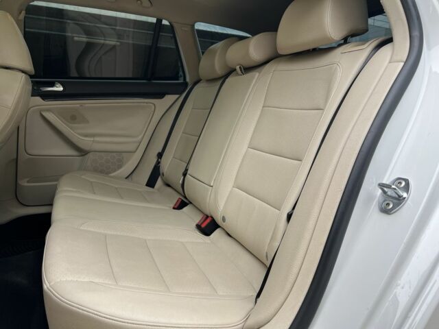 Фольксваген Джетта 2012 в Киеве на Automoto.ua Белый Фольксваген Джетта, объемом двигателя 2 л и пробегом 278 тыс. км за 8500 $, фото 17 на Automoto.ua