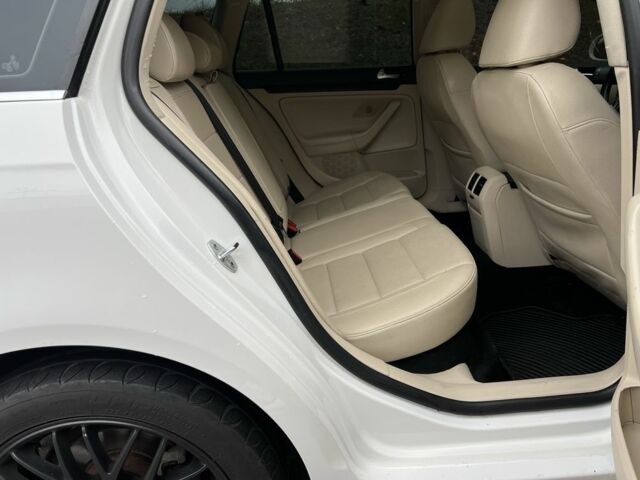 Фольксваген Джетта 2012 в Киеве на Automoto.ua Белый Фольксваген Джетта, объемом двигателя 2 л и пробегом 278 тыс. км за 8500 $, фото 19 на Automoto.ua