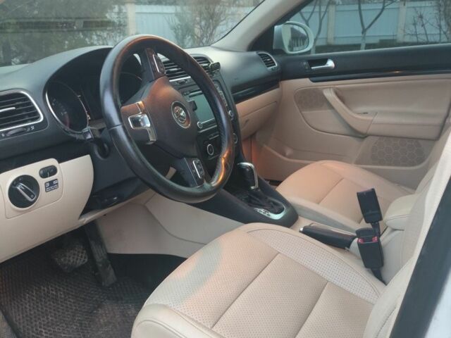 Белый Фольксваген Джетта, объемом двигателя 2 л и пробегом 305 тыс. км за 7500 $, фото 4 на Automoto.ua