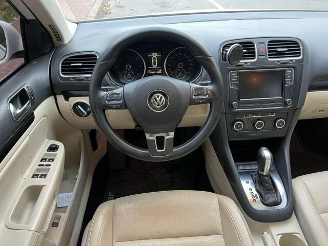 Фольксваген Джетта 2012 в Киеве на Automoto.ua Белый Фольксваген Джетта, объемом двигателя 2 л и пробегом 278 тыс. км за 8500 $, фото 11 на Automoto.ua