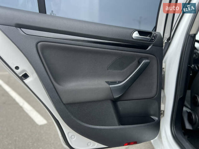 Белый Фольксваген Джетта, объемом двигателя 2.5 л и пробегом 259 тыс. км за 7200 $, фото 18 на Automoto.ua