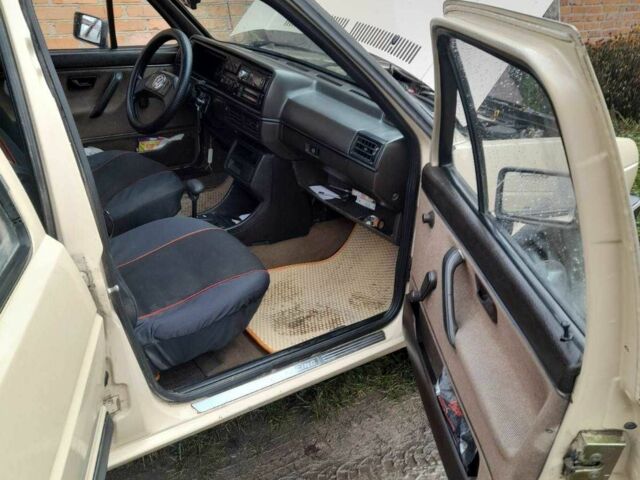 Бежевый Фольксваген Джетта, объемом двигателя 1.6 л и пробегом 500 тыс. км за 3000 $, фото 8 на Automoto.ua