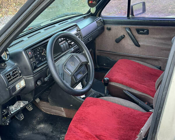 Бежевий Фольксваген Джетта, об'ємом двигуна 1.6 л та пробігом 378 тис. км за 1200 $, фото 5 на Automoto.ua