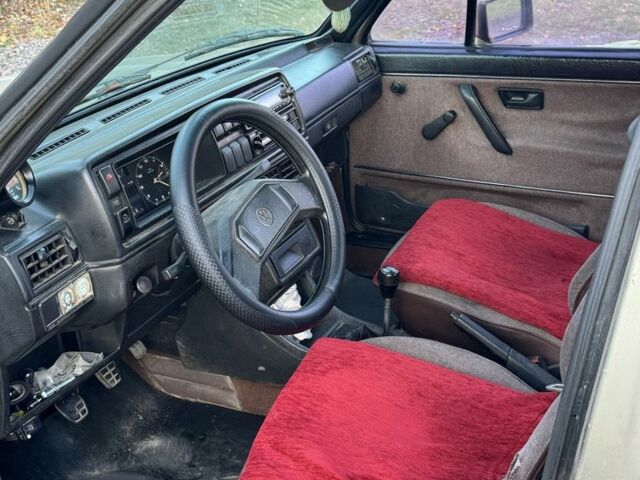 Бежевий Фольксваген Джетта, об'ємом двигуна 1.6 л та пробігом 378 тис. км за 1200 $, фото 5 на Automoto.ua