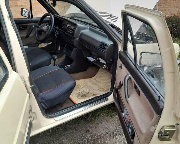 Бежевый Фольксваген Джетта, объемом двигателя 1.6 л и пробегом 500 тыс. км за 3000 $, фото 7 на Automoto.ua