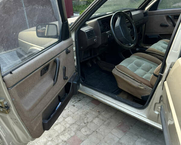 Бежевий Фольксваген Джетта, об'ємом двигуна 1.6 л та пробігом 370 тис. км за 1400 $, фото 15 на Automoto.ua