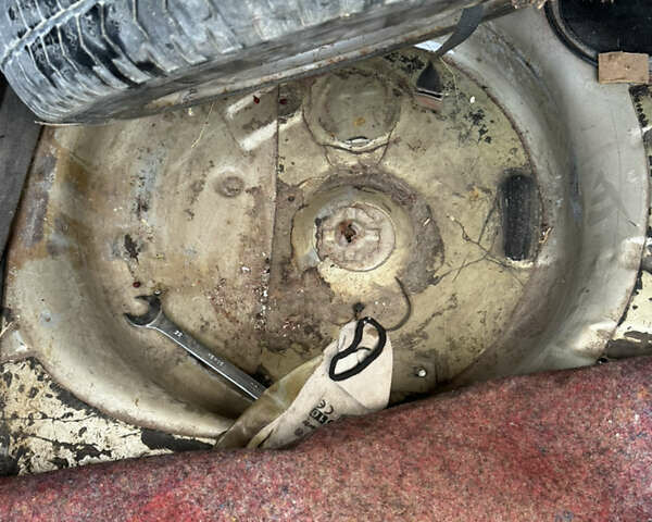 Бежевий Фольксваген Джетта, об'ємом двигуна 1.6 л та пробігом 370 тис. км за 1400 $, фото 13 на Automoto.ua