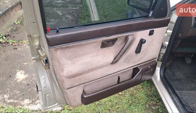 Бежевий Фольксваген Джетта, об'ємом двигуна 1.8 л та пробігом 327 тис. км за 999 $, фото 2 на Automoto.ua