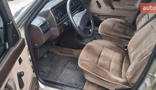 Бежевий Фольксваген Джетта, об'ємом двигуна 1.8 л та пробігом 327 тис. км за 999 $, фото 5 на Automoto.ua