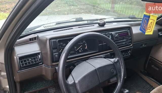 Бежевий Фольксваген Джетта, об'ємом двигуна 1.8 л та пробігом 327 тис. км за 999 $, фото 12 на Automoto.ua