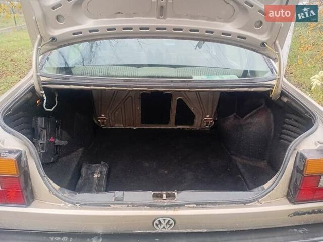 Бежевый Фольксваген Джетта, объемом двигателя 1.8 л и пробегом 250 тыс. км за 1250 $, фото 11 на Automoto.ua