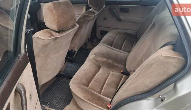 Бежевий Фольксваген Джетта, об'ємом двигуна 1.8 л та пробігом 327 тис. км за 999 $, фото 4 на Automoto.ua