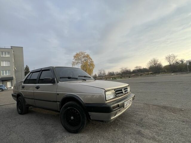 Бежевый Фольксваген Джетта, объемом двигателя 1.3 л и пробегом 325 тыс. км за 1000 $, фото 2 на Automoto.ua