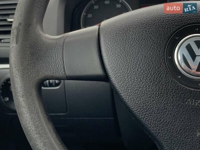 Бежевий Фольксваген Джетта, об'ємом двигуна 1.6 л та пробігом 244 тис. км за 5355 $, фото 41 на Automoto.ua