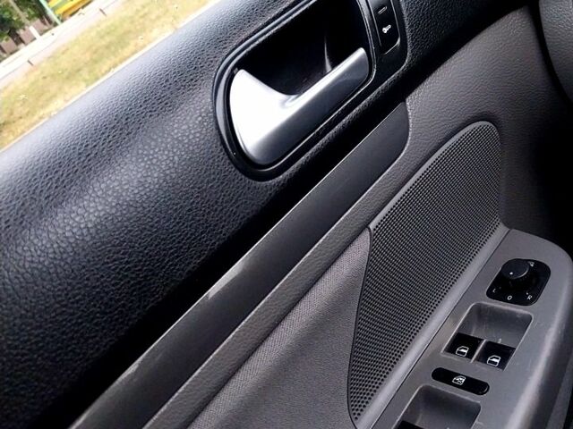 Бежевый Фольксваген Джетта, объемом двигателя 1.6 л и пробегом 260 тыс. км за 5000 $, фото 6 на Automoto.ua