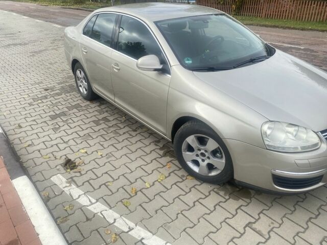 Фольксваген Джетта 2006 в Олевске на Automoto.ua Бежевый Фольксваген Джетта, объемом двигателя 1.9 л и пробегом 365 тыс. км за 5100 $, фото 1 на Automoto.ua