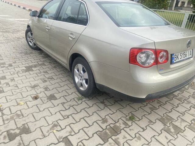 Фольксваген Джетта 2006 в Олевске на Automoto.ua Бежевый Фольксваген Джетта, объемом двигателя 1.9 л и пробегом 365 тыс. км за 5100 $, фото 3 на Automoto.ua