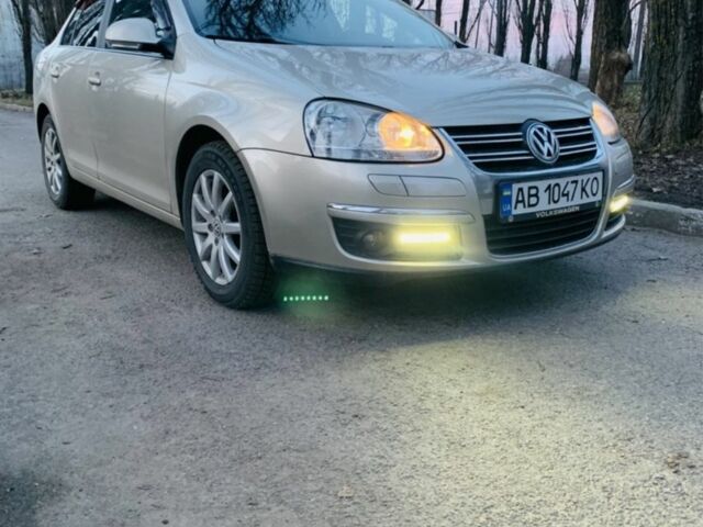 Бежевый Фольксваген Джетта, объемом двигателя 1.6 л и пробегом 184 тыс. км за 5900 $, фото 1 на Automoto.ua