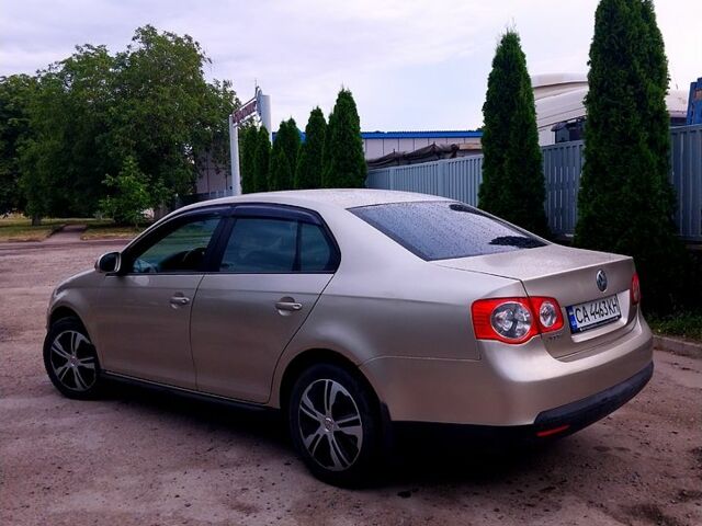 Бежевый Фольксваген Джетта, объемом двигателя 1.6 л и пробегом 260 тыс. км за 5000 $, фото 4 на Automoto.ua