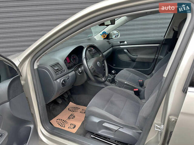 Бежевый Фольксваген Джетта, объемом двигателя 1.6 л и пробегом 190 тыс. км за 6700 $, фото 4 на Automoto.ua