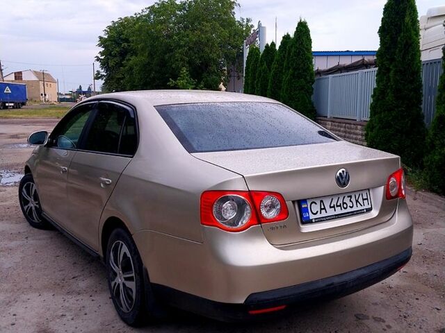 Бежевый Фольксваген Джетта, объемом двигателя 1.6 л и пробегом 260 тыс. км за 5000 $, фото 1 на Automoto.ua