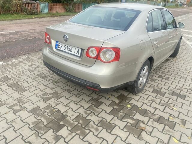 Фольксваген Джетта 2006 в Олевске на Automoto.ua Бежевый Фольксваген Джетта, объемом двигателя 1.9 л и пробегом 365 тыс. км за 5100 $, фото 2 на Automoto.ua