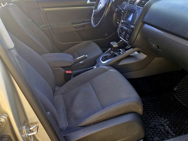 Бежевый Фольксваген Джетта, объемом двигателя 1.6 л и пробегом 280 тыс. км за 6800 $, фото 5 на Automoto.ua