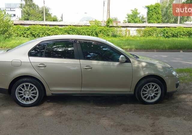 Бежевый Фольксваген Джетта, объемом двигателя 1.6 л и пробегом 70 тыс. км за 10000 $, фото 3 на Automoto.ua