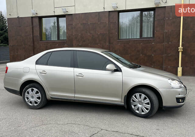 Бежевый Фольксваген Джетта, объемом двигателя 1.6 л и пробегом 189 тыс. км за 5900 $, фото 4 на Automoto.ua