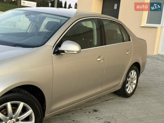 Бежевый Фольксваген Джетта, объемом двигателя 1.6 л и пробегом 188 тыс. км за 4950 $, фото 3 на Automoto.ua